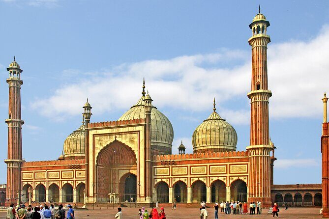 Private Tour, The Portraits of Old and New Delhi with Pickup Included - Qutub Minar: where 12th-century stone still feels tall