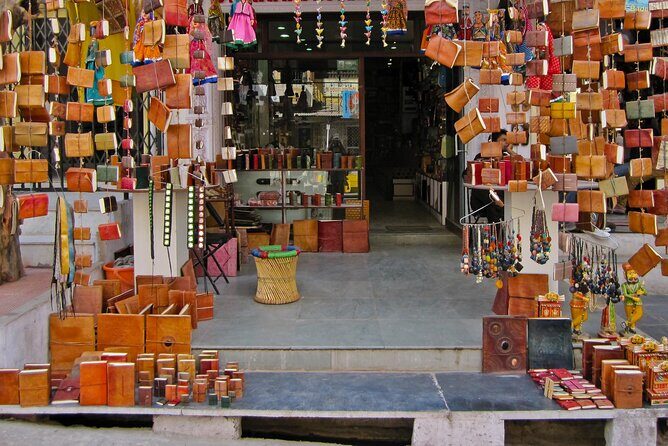 Private Udaipur Shopping Tour with Pickup & Drop-off - Private AC shopping day: why this format works in Udaipur