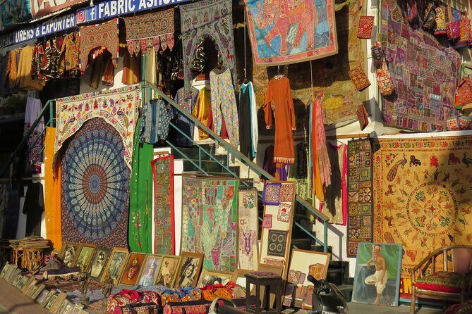 Private Udaipur Shopping Tour with Pickup & Drop-off - Gangaur Ghat and Hathipole: souvenirs in motion, plus budget-friendly craft hunting