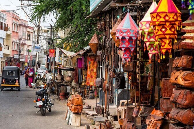 Private Udaipur Shopping Tour with Pickup & Drop-off - The route in plain English: from Clock Tower vibes to budget street finds