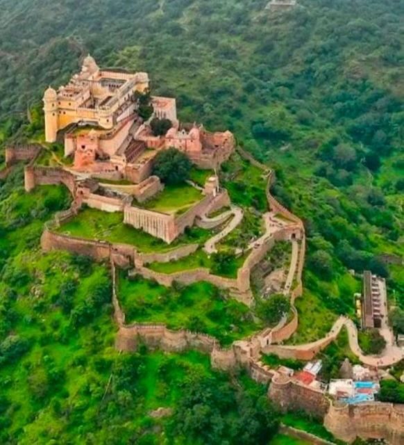 Rajasthan tours: Luxury and private tour by car with guide. - Pushkar: Brahma Temple and the holy lake atmosphere