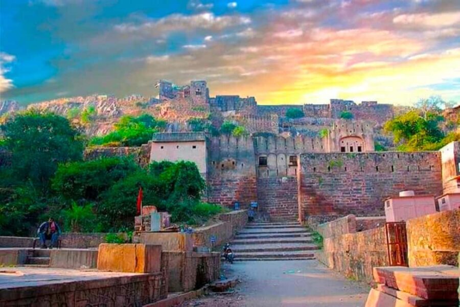 Ranthambore Fort and Ganesh Temple tour in a Jeep - Entering the UNESCO fort: ramparts, carvings, and temple steps