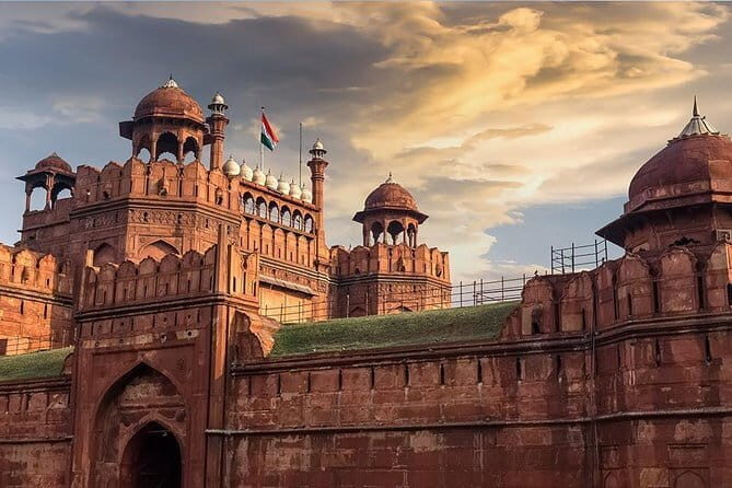 Red Fort Fast Track Entry Ticket in Delhi 2 hours Tour - Lahori Gate to Chatta Chowk: entering the fort like a visitor from centuries ago