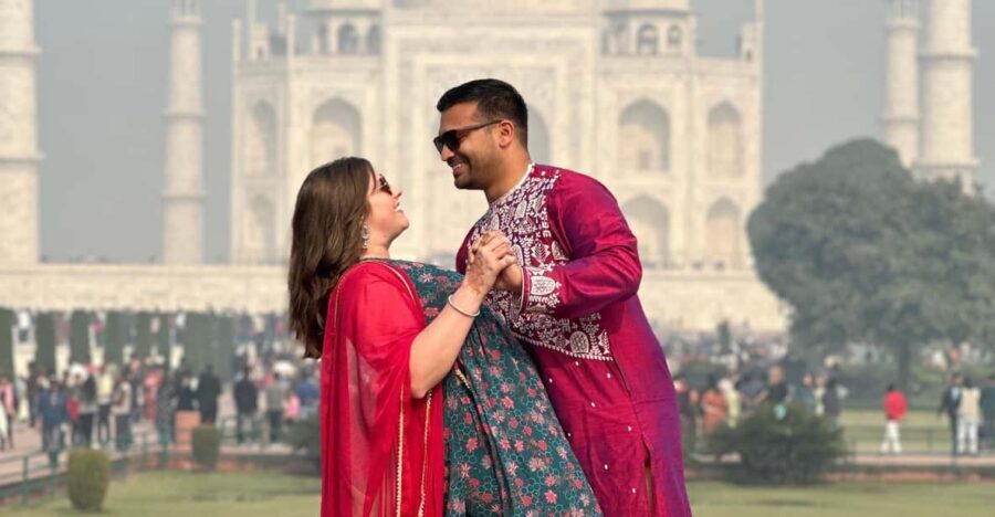 Rent a sari or kurta pajama for Taj Mahal visit & picture - Renting a Sari or Kurta for Taj Mahal: why it works
