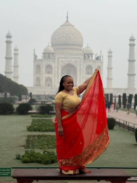 Rent a sari or kurta pajama for Taj Mahal visit & picture - FAQ