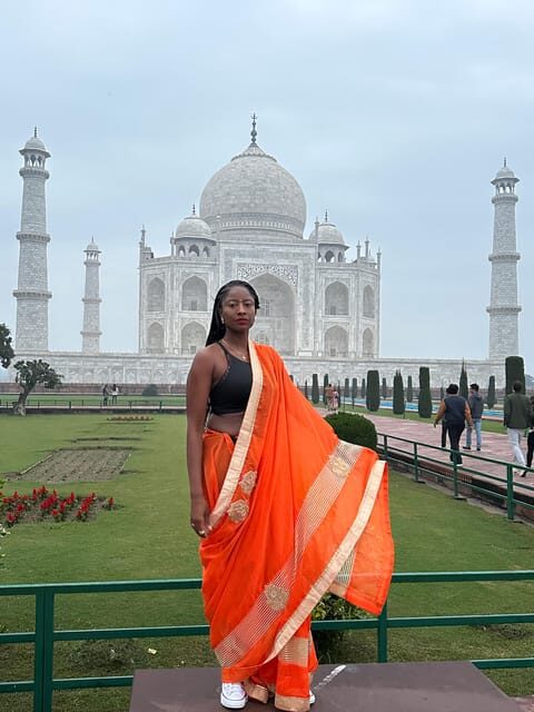 Rent a sari or kurta pajama for Taj Mahal visit & picture - The 4-hour flow: Agra pickup to Taj Mahal and back