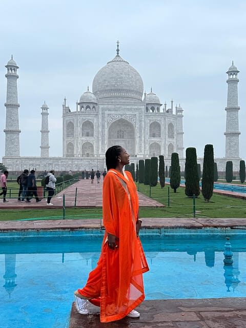 Rent a sari or kurta pajama for Taj Mahal visit & picture - Skip-the-line entrance: how to make 4 hours feel longer