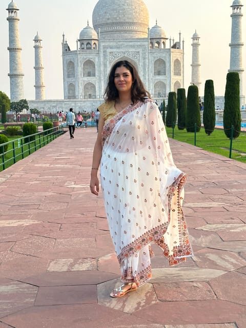 Rent a sari or kurta pajama for Taj Mahal visit & picture - Who should book this outfit-and-photo Taj Mahal experience?