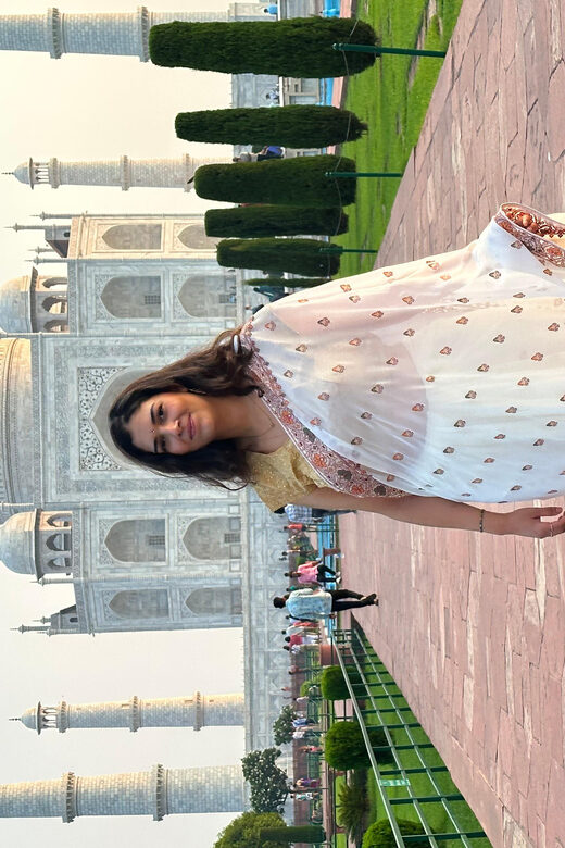 Rent a sari or kurta pajama for Taj Mahal visit & picture - Picking your sari or kurta-pajama: colors, fit, and photo-ready comfort
