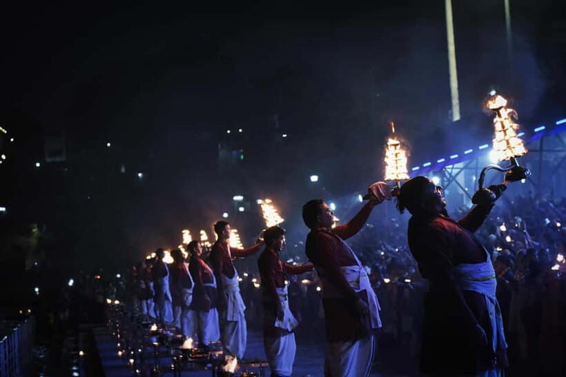 Rishikesh Full Day Guided Sightseeing Tour with Ganga Aarti - Parmarth Niketan Ashram: the evening build-up to Ganga Aarti