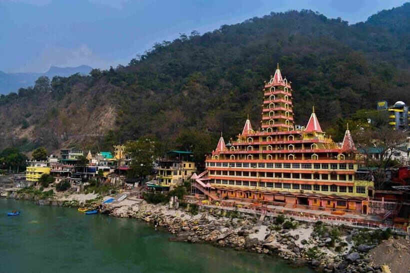 Rishikesh Spiritual Evening Tour with Sacred Ganga Aarti - Starting Outside Trayambakeshwar Temple: A Calmer First Step