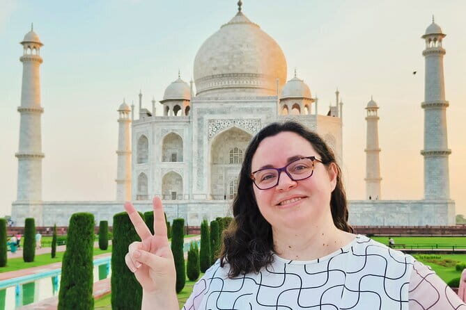 Same Day Agra Tour By Gatimaan Express Train from delhi - The Gatimaan Express ride: about 1 hour 40 minutes of breathing room