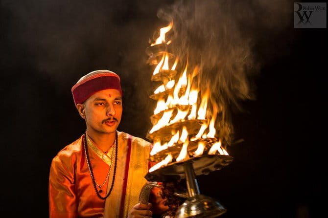 Same day Ayodhya tour from Varanasi - Kachauri food time: a smart way to handle meals on a packed schedule