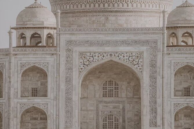 Same Day Taj Mahal and Agra Fort Tour from Delhi By Car - Guides and the difference between hearing and understanding