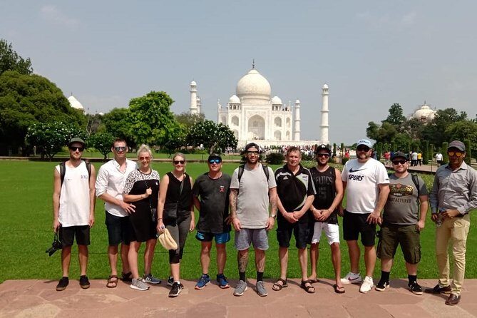 Same Day Taj Mahal Tour By Gatimaan Train - Riding the Gatimaan Express: comfort, meals, and the day’s pacing