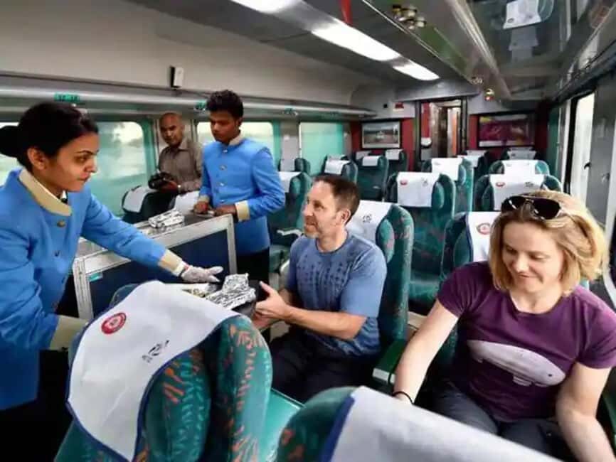 Same Day Taj Mahal Tour from Delhi by Gatimaan Express Train - Guides Make or Break a Crowded Day