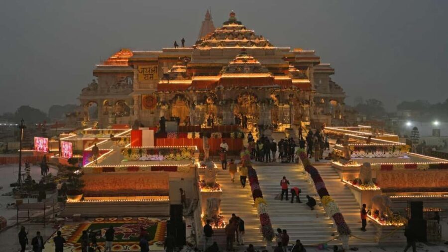 Same Day Varanasi to Ayodhya Tour with Tour Guide - Kanak Bhawan: Golden Idol Storytelling You’ll Actually Remember