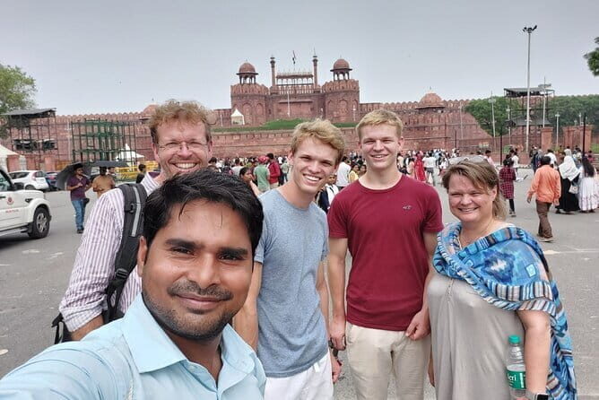 Sanjay Colony Slum & Old delhi Street Food Tasting tour - Key things you’ll notice on this tour