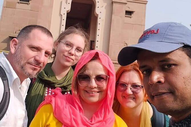 Sarnath - Where Buddha preached his first sermon of Buddhism - Getting oriented near Hotel Ganges Grand, then heading to Sarnath