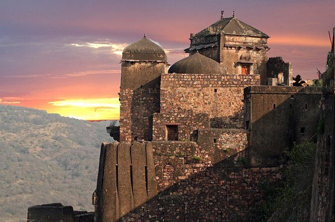 Sightseeing Private tour to Ranthambore Fort and Ganesh Temple. - English guide + bottled water + tickets: what’s actually included