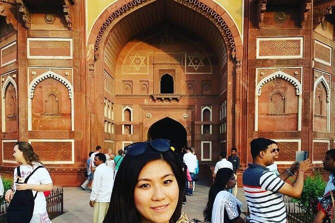 Skip-the-Line: Agra Fort Entrance Ticket with Guided Tour - What the guide does (and why it improves everything)
