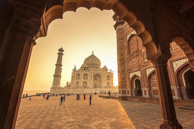 Skip The Line: Taj Mahal Tour From New Delhi With Drop At Jaipur - Agra Fort: where the Mughal story becomes real walls