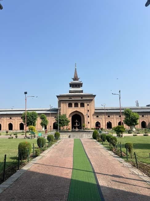 Srinagar Old City Heritage Walking Tour with Kahwa Tea - Markets and shopping time: short, practical, and tied to the story