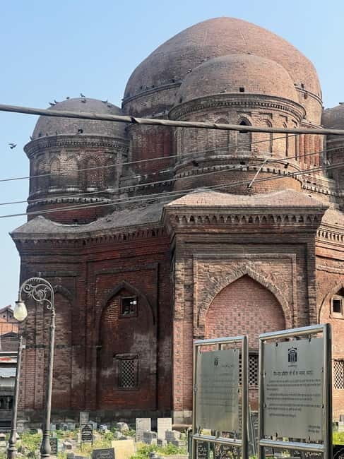 Srinagar Old City Heritage Walking Tour with Kahwa Tea - Kahwa tea break: why this stop is more than a refreshment