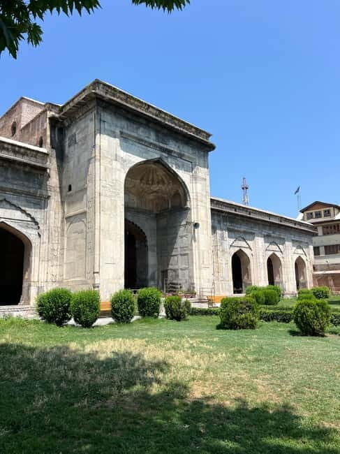 Srinagar Old City Heritage Walking Tour with Kahwa Tea - Practical tips to get the most out of it