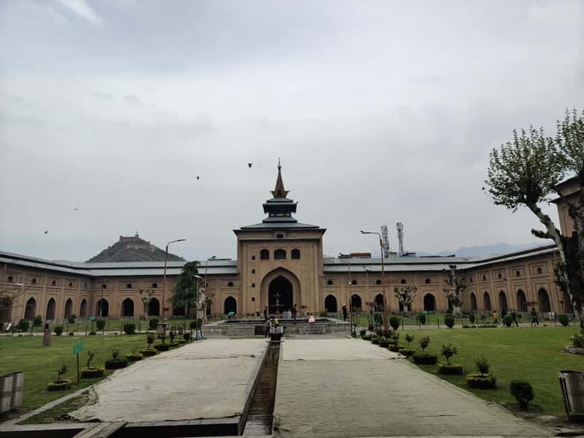 Srinagar: Private Old City and Mughal Gardens Guided Tour - Pickup and AC Car Transfers: Comfort That Actually Matters