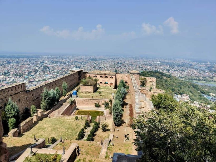 Srinagar: Private Old City and Mughal Gardens Guided Tour - Jamia Masjid and the Old Bazaar Walk: See the City’s Everyday Texture