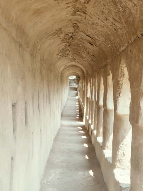 Srinagar: Private Old City and Mughal Gardens Guided Tour - Shalimar Garden: Garden of Love and the Mughal Water Story