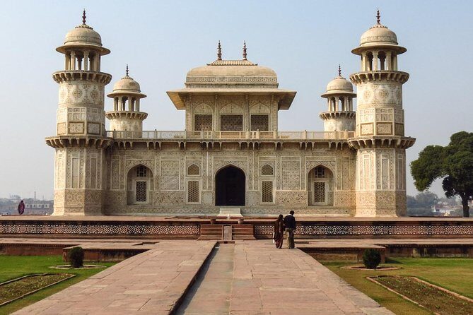Sunrise at the Taj Mahal & Agra Fort Private Experience - Lunch and meals: check your confirmation, then eat smart