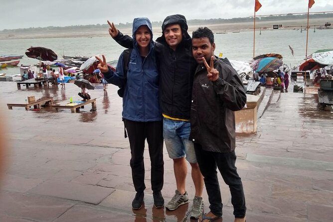 Sunrise in Banaras with Ganga Aarti (2 Hours Guided Walking Tour) - Walking the Ghats: Serenity, Movement, and Ritual Life