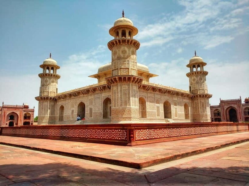 Sunrise Taj Mahal, Agra Fort & Baby Taj Tour (All-Inclusive) - Guides and real-world support: what to expect from the people running the day
