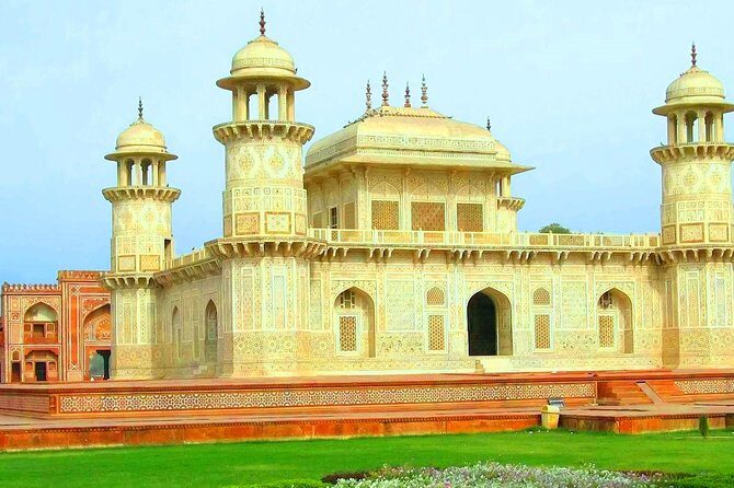 Sunrise Taj Mahal Day Trip from Delhi with Guide & Transfers - Guide and driver setup: how it affects your day