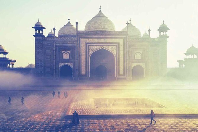 Sunrise Taj Mahal Tour from Delhi with Entrance and Food - The private AC car part: why it matters for a 10–12 hour day