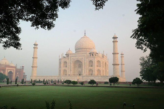Sunrise Taj Mahal Tour from Delhi With Guide - How the timing plays with crowds and comfort