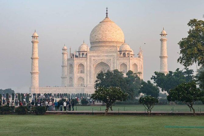 Sunrise Taj Mahal Tour from Delhi With Guide - Pickup, private comfort, and a rhythm that reduces headaches