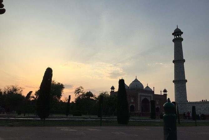 Sunrise Taj Mahal Tour With Female Tour Guide - Stop 2: Agra Fort right after, without wasting the day