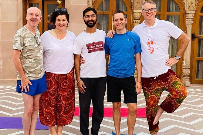 Sunrise Yoga / Mixed Level Class - Group size and pacing: what it’s like in practice