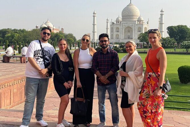 Taj Mahal, Agra Fort & Baby Taj Full-Day Tour from Delhi - Lunch at a 5-star hotel stop: refuel without losing momentum