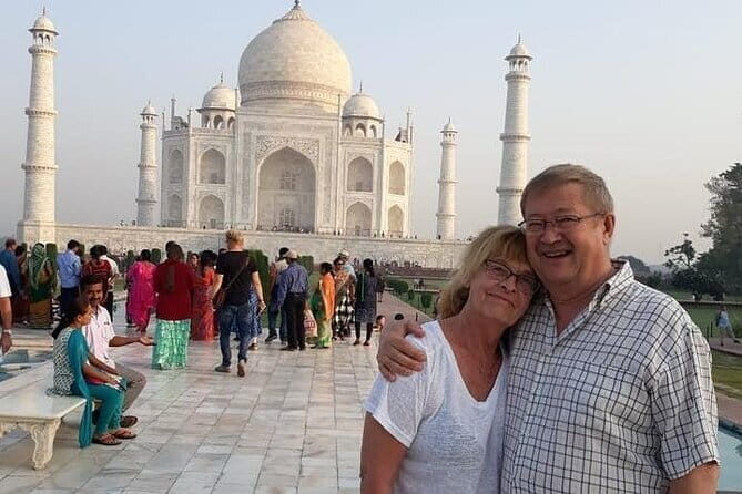 Taj Mahal and Agra fort Private Tour from Delhi - All Inclusive - Food stop at DoubleTree by Hilton Agra: convenient, not chaotic