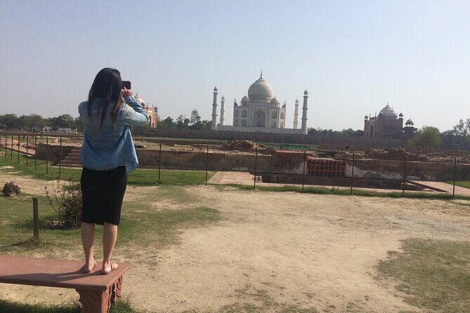 Taj Mahal Day Tour - Entering the Taj Mahal with an English-speaking guide