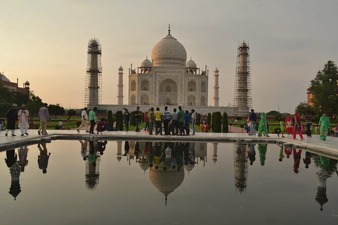 Taj Mahal Private Day Tour From Delhi with Transportation - A private car run between Delhi and Agra, timed for the sunrise