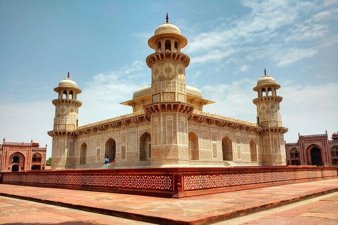 Taj Mahal Private Day Tour From Delhi with Transportation - Taj Mahal at first light: what your guide should point out