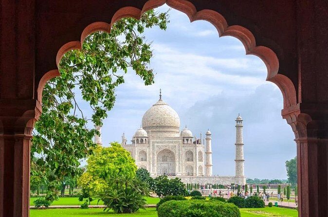 Taj Mahal Private Tour from Delhi by Car - The Delhi–Agra drive: comfort on the Yamuna Expressway