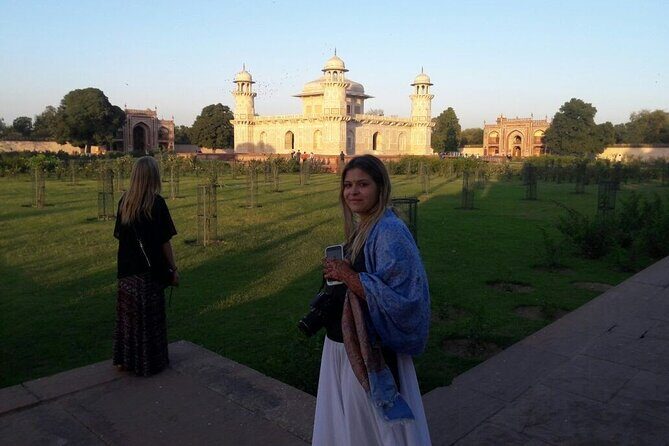 Taj Mahal Same Day Tour by Fast Track to the Taj - One-day Delhi to Agra by high-speed train: the real value