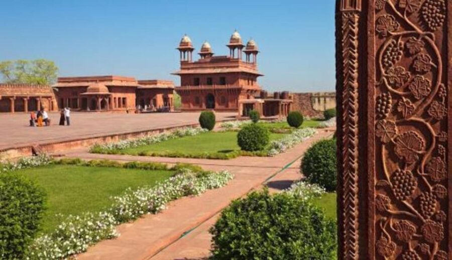 Taj Mahal Sunrise & Agra Fort Tour with Fatehpur Sikri - Key things you’ll notice