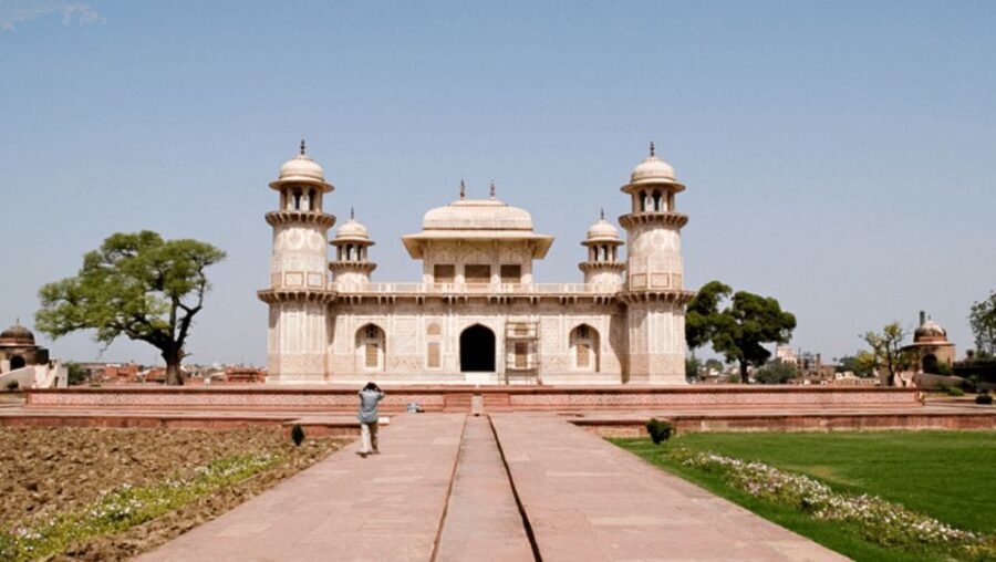 Taj Mahal Sunrise & Agra Fort Tour with Fatehpur Sikri - Fatehpur Sikri after lunch: a whole abandoned city in one guided walk